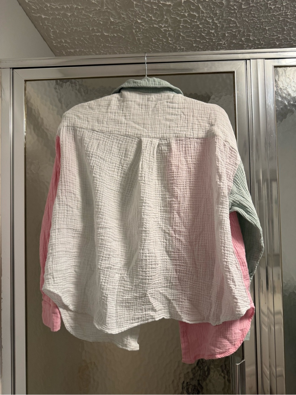 Pink Lily women’s Pink, Mint & White Colorblock Button-Down Shirt - Picture 2 of 3